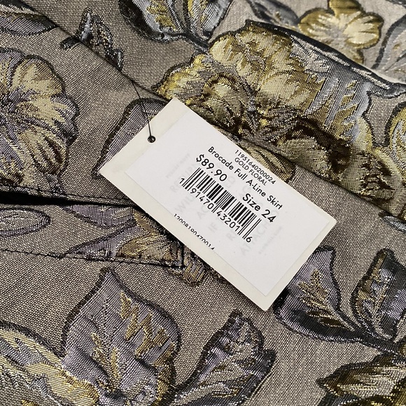 + Size NWT Eloquii Gold foil floral A Line skirt - Picture 6 of 10